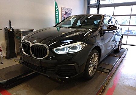 BMW 118i Aut./SportL./Keyless/LNKHZ/STHZ/CarPlay/LED