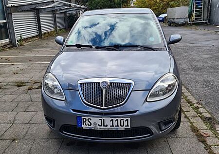 Lancia Ypsilon 1.4 16v Versus Versus