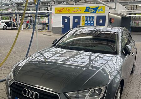 Audi A4 2.0 TDI Avant 190 PS Checkheft Ambiente Leder