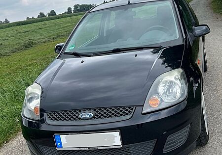 Ford Fiesta 1,4 TÜV NEU Zahnriemen gewechselt