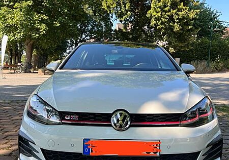 VW Golf Volkswagen 2.0 TSI DSG GTI Performance GTI Performance
