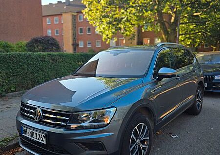 VW Tiguan Allspace Volkswagen 2.0 TDI, PANO, 8×Fach Bereifung