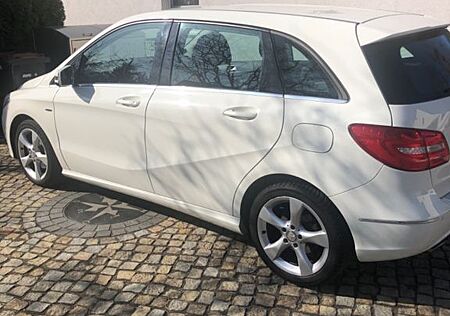 Mercedes-Benz B 180 BlueEFFICIENCY -