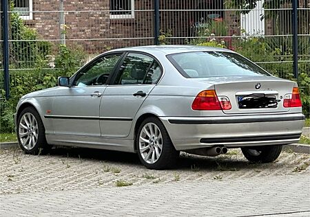BMW 320i -