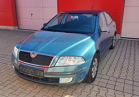 Skoda Octavia 1.6 LIMOUSINE/KLIMA/PDC