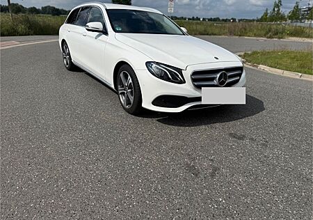 Mercedes-Benz E 220 d 4MATIC T Autom. Top Austattung