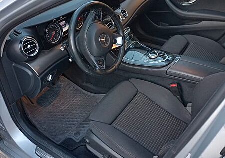 Mercedes-Benz E 220 gebraucht kaufen Mercedes-Benz E 220 d Autom. -