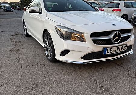Mercedes-Benz CLA 200 -