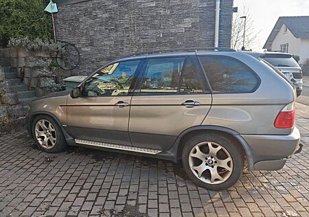 BMW X5 4.8is -