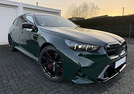 BMW M5 TOUR-M-DRIVERS-PANO-B&W -BRITISH RACING GREEN