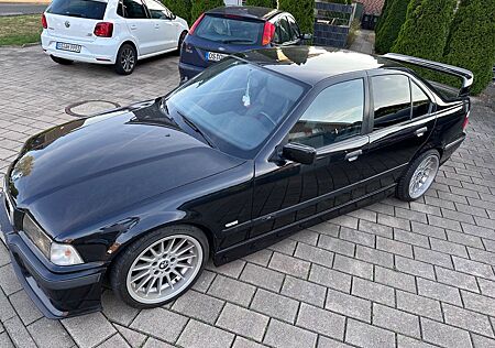 BMW 320i M-Paket ab Werk M52 Klima 17 Zoll Styling