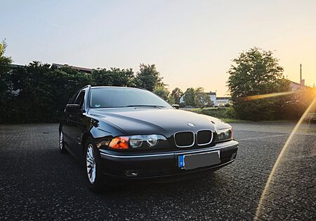 BMW 523i Touring - 8-Fach - AHK -
