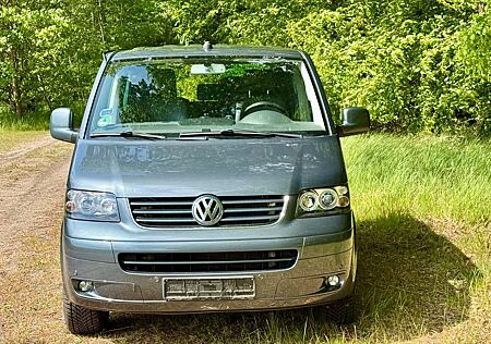 VW T5 Multivan Volkswagen als Camper nutzbar mit Heckküche