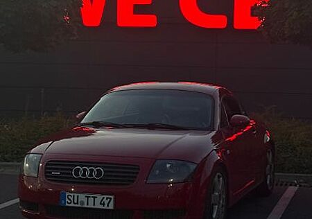 Audi TT Coupe 1.8T quattro 165 kW -