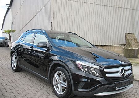 Mercedes-Benz GLA 180 GLA -Navi-AHK-PDC-8 x Alu-SHZ-2.Hand