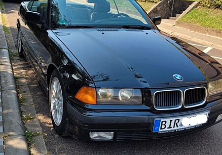 BMW 318i Cabrio Oldtimer TÜV neu