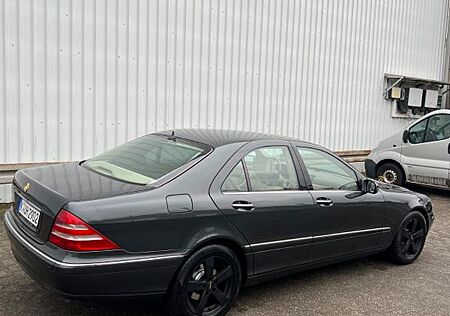 Mercedes-Benz S 320 -