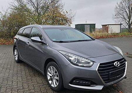 Hyundai i40 1.7 CRDi Navi/BiXenon/PDC/AHK