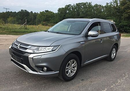 Mitsubishi Plug in Hybrid Outlander Outlander,2.0,PLUG-IN HYBRID 4WD,LED,Keyless,