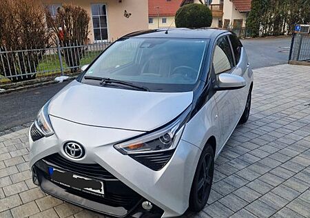 Toyota Aygo (X) -clusiv Carplay + Rückfahrkamera