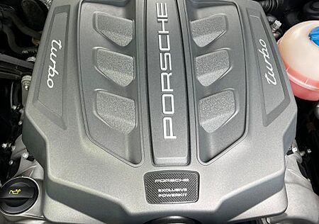 Porsche Macan Turbo mit Performance Paket Turbo mit ...