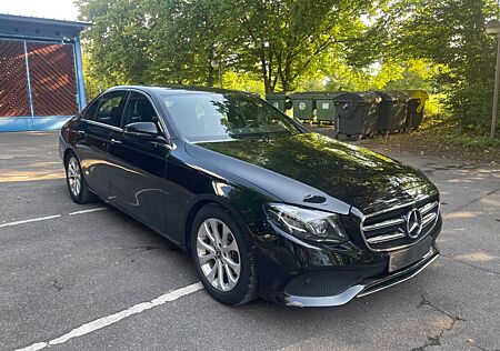 Mercedes-Benz E 220 E220D Lim/Navi/360/Ambi/Taxi