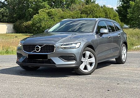 Volvo V60 Cross Country Pro AWD LEDER LED PDC