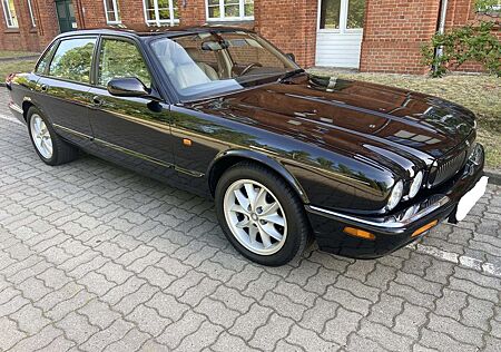 Jaguar XJ Executive 4.0 Executive TOP Zust.Neue Motor
