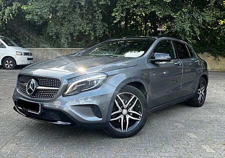 Mercedes-Benz GLA 200 Urban - Harman/PDC/Xenon/Pano