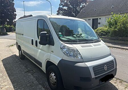Fiat Ducato teilweise ausgebaut als Camper