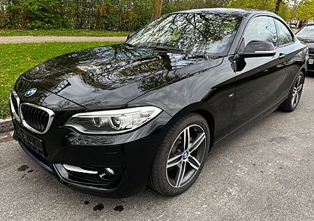 BMW 220d Coupé Sport Line/Bi-Xenon/Navi/KeylessGo