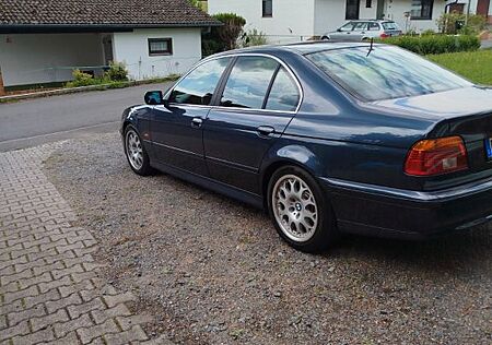 BMW 520i -