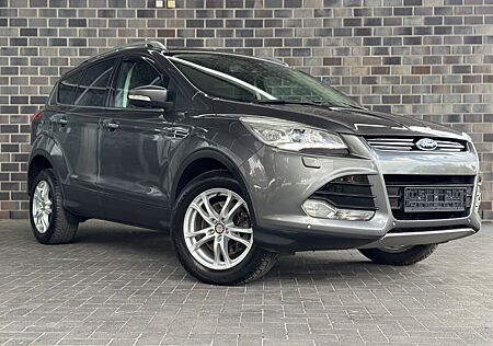 Ford Kuga 2.0TDCI Titanium 4x4*Xenon*Kamera*NEU TÜV