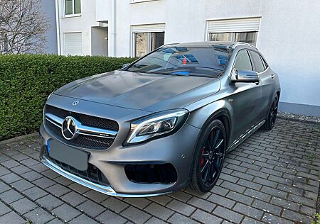 Mercedes-Benz GLA 45 AMG 4MATIC Panorama Performance 360Kamera