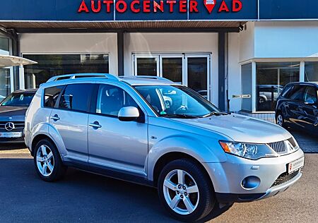 Mitsubishi Outlander 2.0 DI-D Intense °4WD °7-Sitzer °AHK