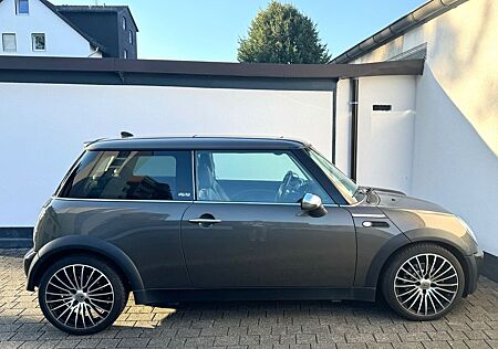 Mini Cooper Park Lane, neue HU, 8fach bereift