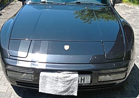Porsche 944