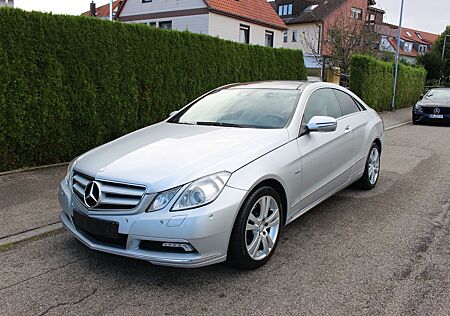 Mercedes-Benz E 350 E CoupeCDIBlueEfficiency/PANO/DIESEL