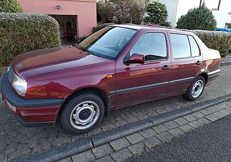VW Vento Volkswagen 1.8 55kW