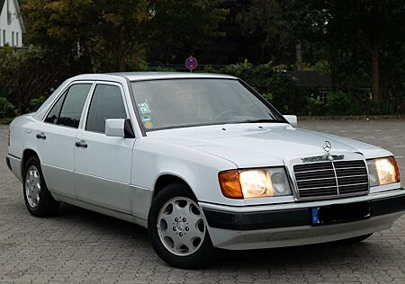 Mercedes-Benz 300 E