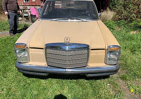 Mercedes-Benz 200 /8 w115 200D