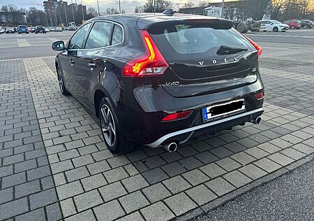 Volvo V40 D2 - R-Design NAV-LED-CS-SHZ-PDC-TEMP