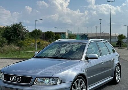 Audi RS4 2.7 quattro -