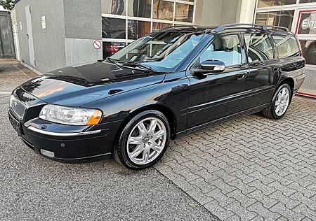 Volvo V70 D5 AWD Summum Automatik Vollleder AHK ALU