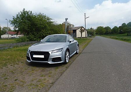 Audi TT Coupe 45 TFSI quattro S-tronic. neuwertig