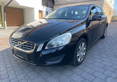 Volvo V60 T3 Momentum*Tüv Neu*