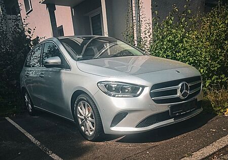 Mercedes-Benz B 180 -