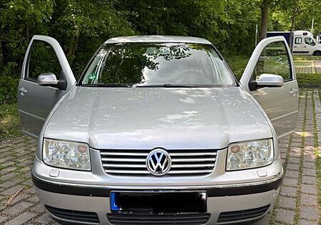 VW Bora Volkswagen 1.6 FSI Basis mit PDC //// VB