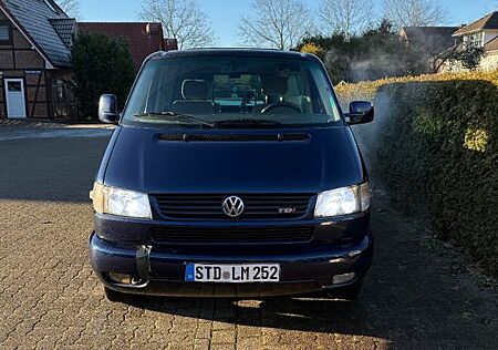 VW T4 Caravelle Volkswagen /WoMo/2,5 TDI/151PS/Ausbau/Solar/Hec