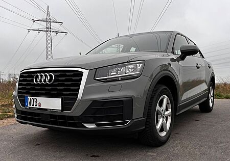 Audi Q2 35 TFSI S tronic - Rentnerfahrzeug | TÜV neu